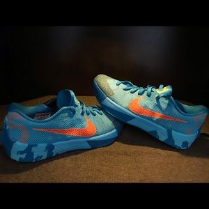 KD basketball/ athletic sneakers